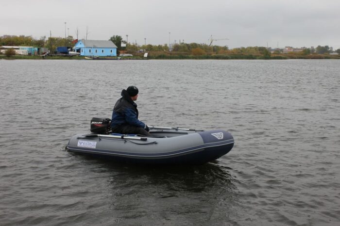 Лодка ПВХ ФЛАГМАН 330 U